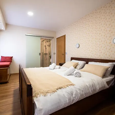 4 Tete Oda ve Kahvaltı 3*